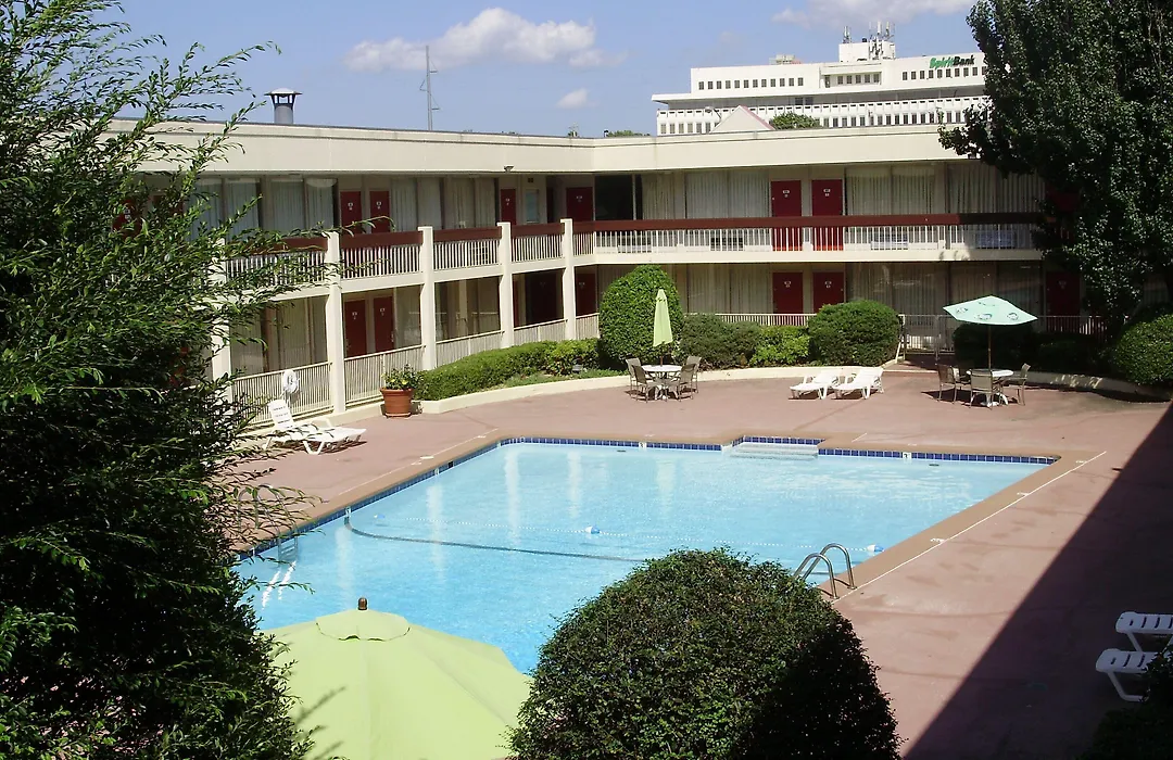 Trade Winds Central Inn-1