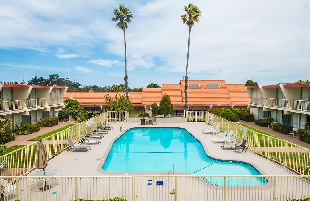 Travelodge By Wyndham Monterey Bay-1