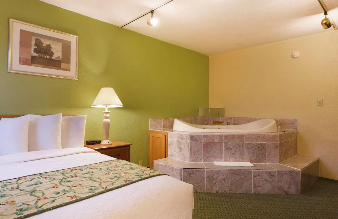 Travelodge By Wyndham Sturgis-1