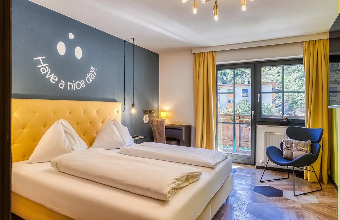 Boutique House Happyellow-1