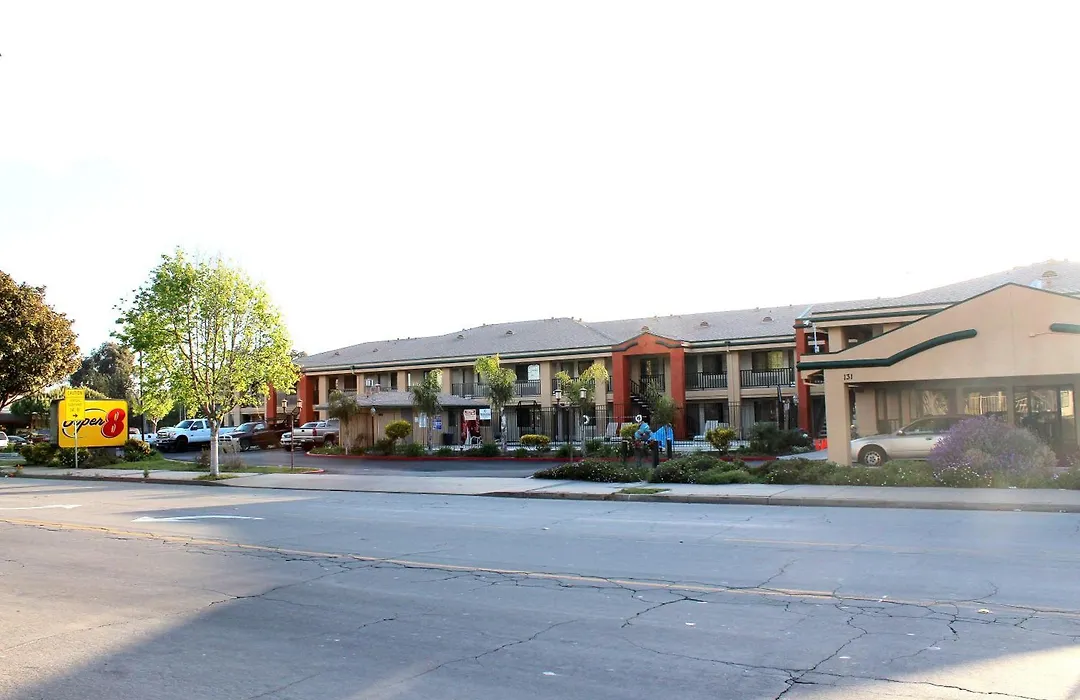 Super 8 By Wyndham Salinas-1