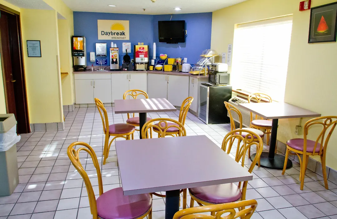 Days Inn By Wyndham Blue Springs-1