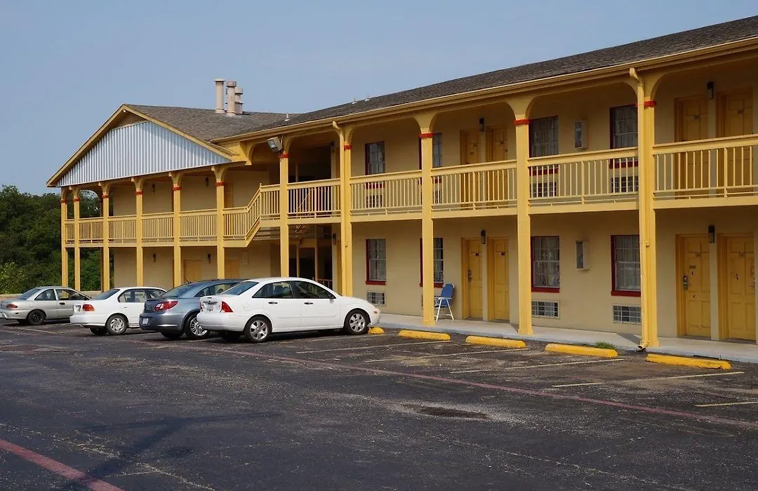 Travelers Inn-1