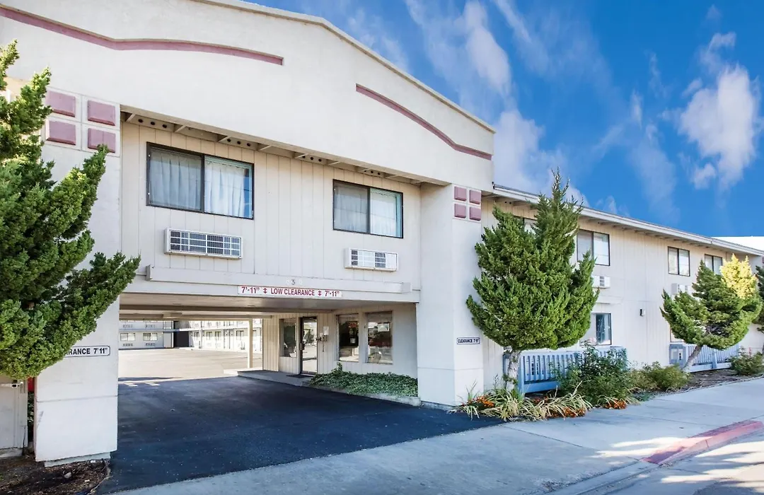 Super 8 By Wyndham Bishop-1