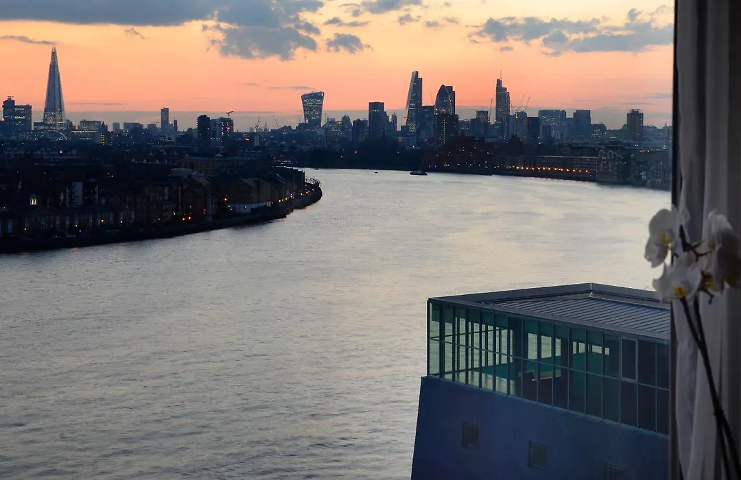 Canary Riverside Plaza Hotel-1