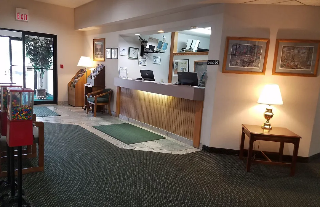 Americas Best Value Inn & Suites - Tahquamenon Country-1