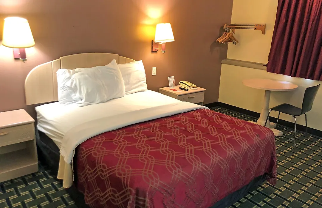 Econo Lodge Beatrice-1