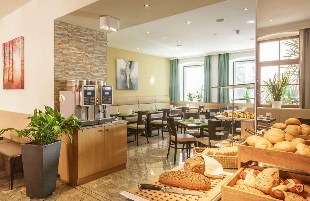 Hotel Lucia-1