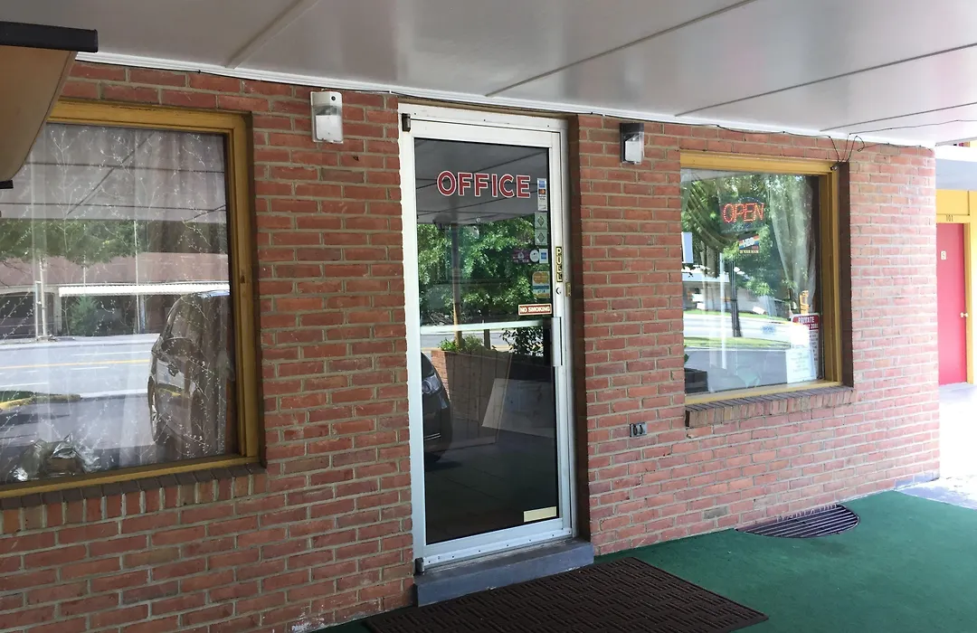 Royal Inn Motel-1