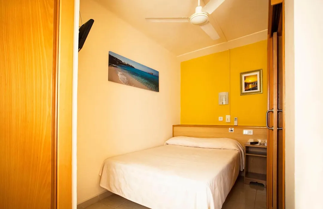 Hostal Residencia Europa Punico-1