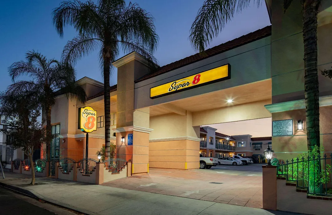 Super 8 By Wyndham North Hollywood-1