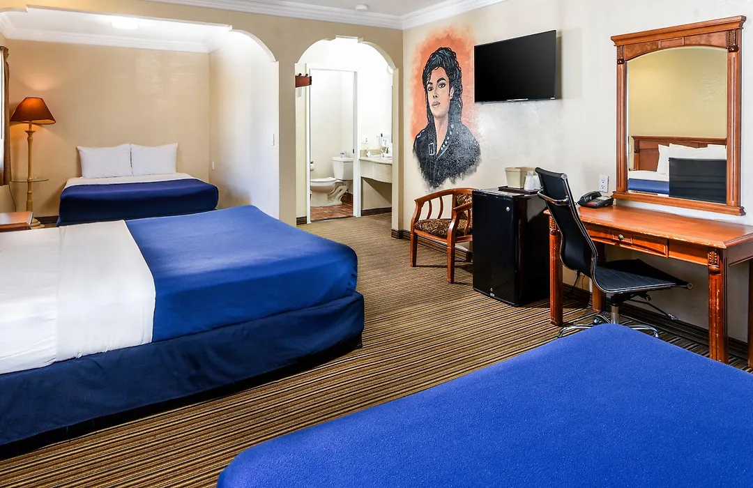 Hollywood Inn Express North-1