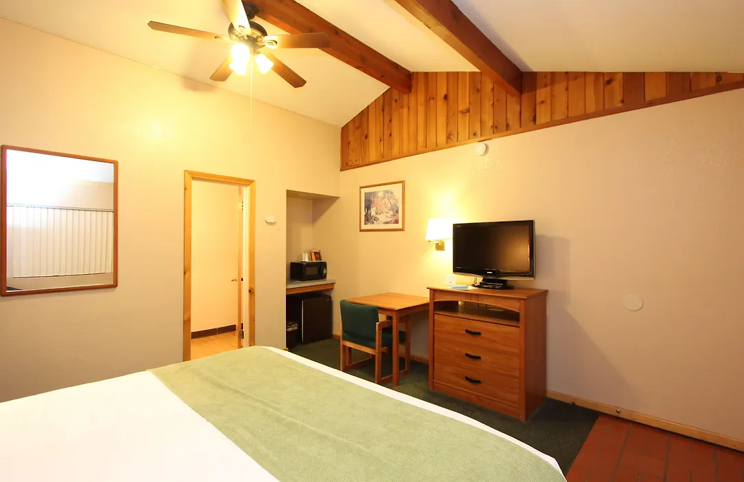 Oakhurst Lodge-1