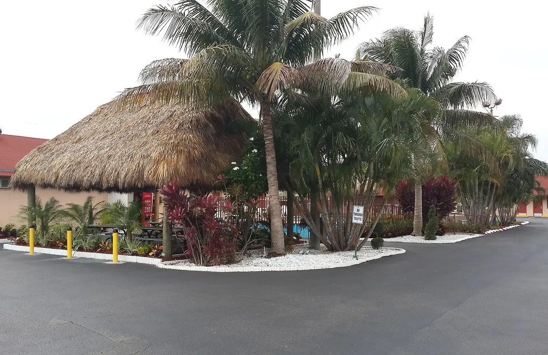 Super 8 By Wyndham Florida City/Homestead/Everglades-1