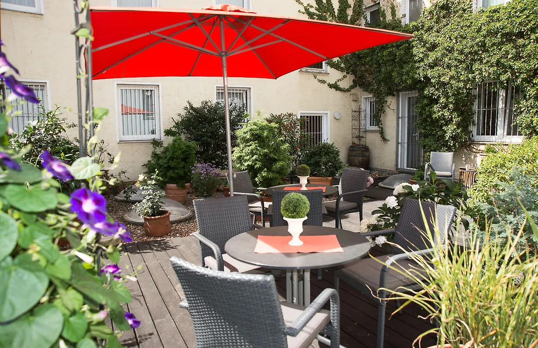 Locals Stadthotel Bielefeld-1