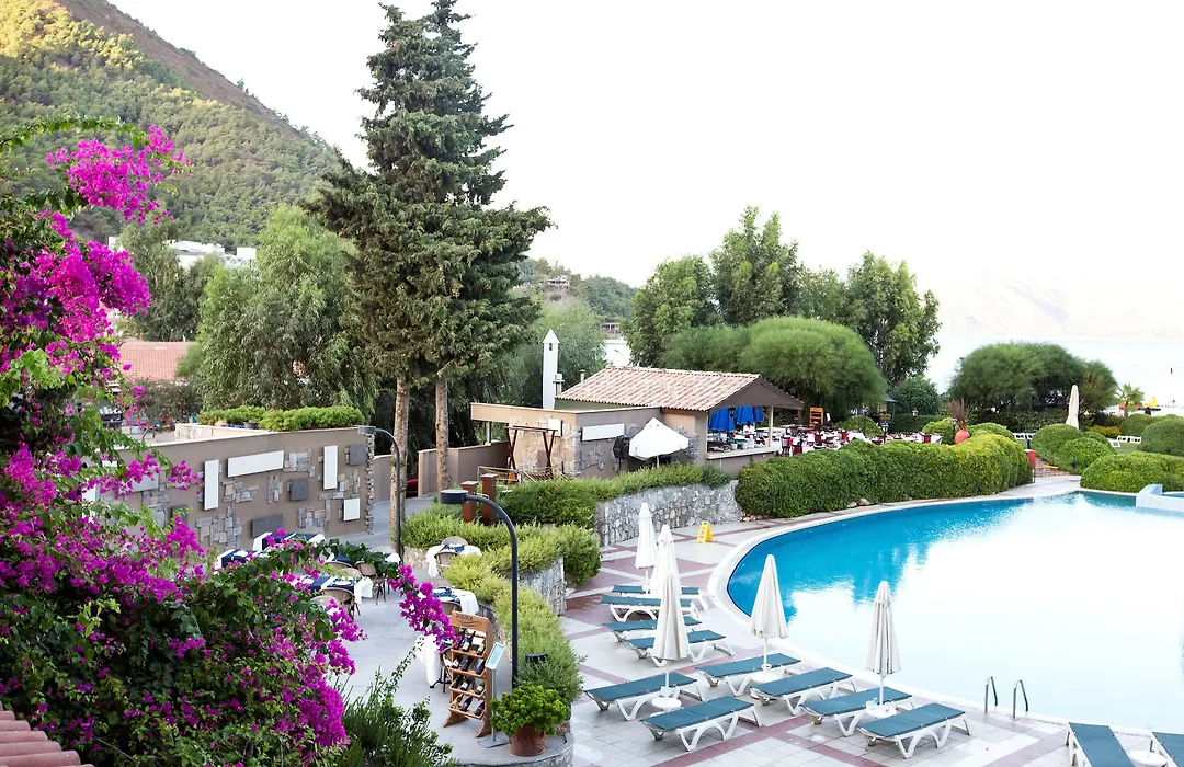 Marti La Perla (Adults Only)-1