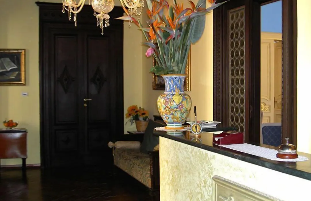 Hotel Aurora-1