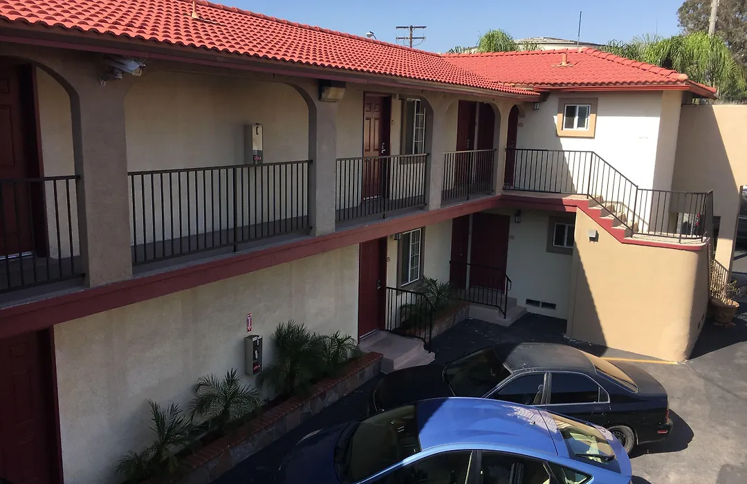 Econo Lodge Long Beach I-405-1