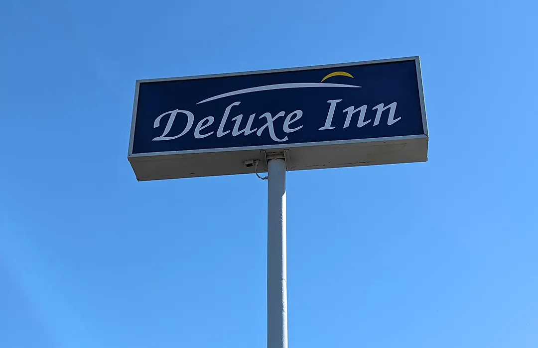 Deluxe Inn-1