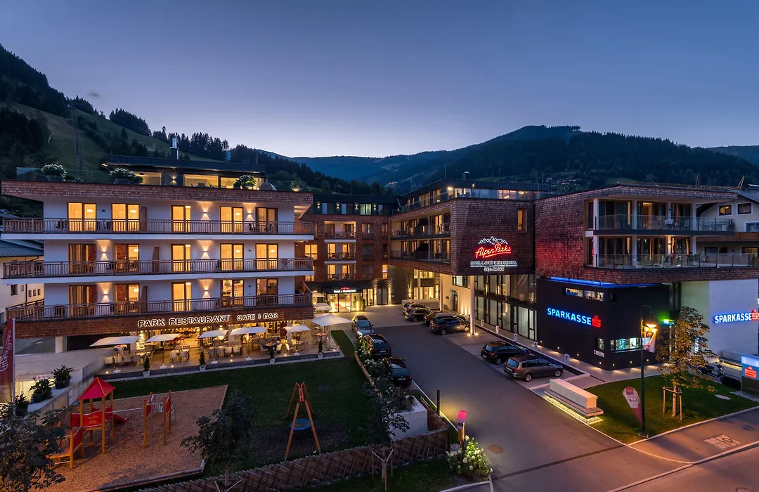 AlpenParks Hotel&Apartment Central Zell am See-1