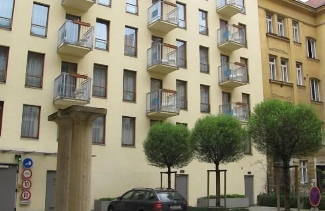 Aparthotel Austria Suites-1