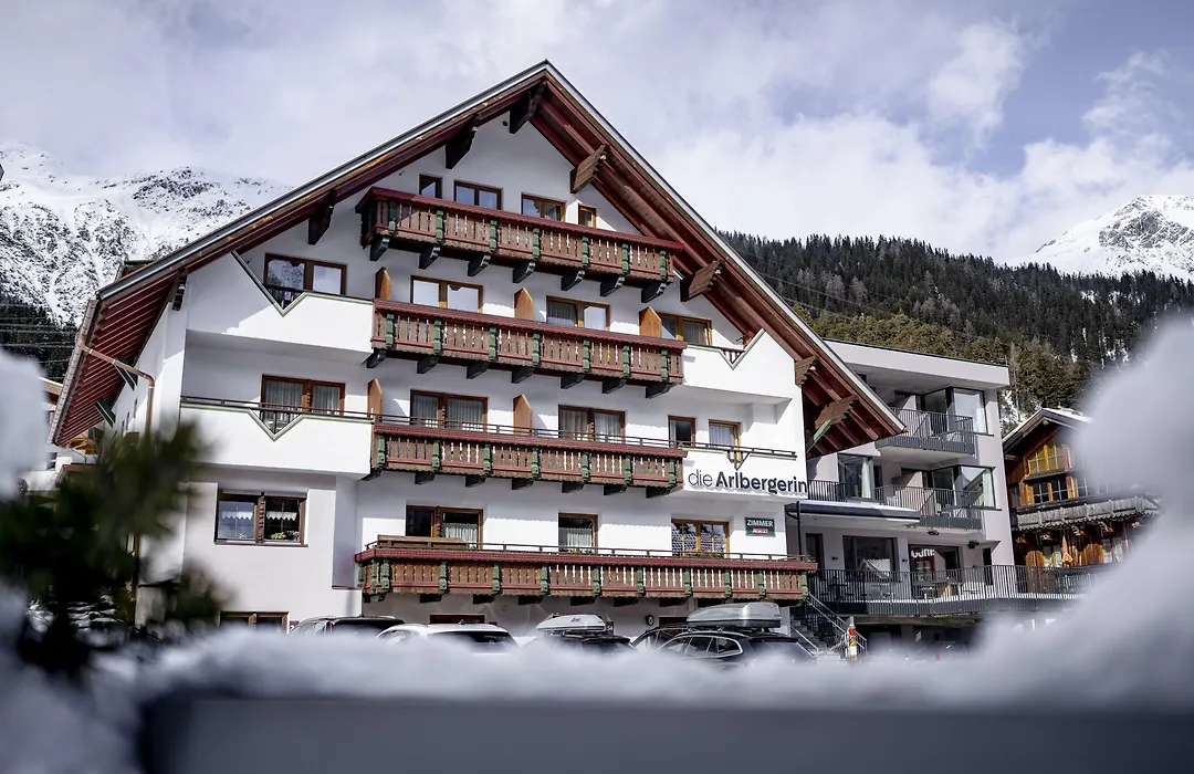 Hotel Die Arlbergerin - Design&Tiroler Gemütlichkeit-1