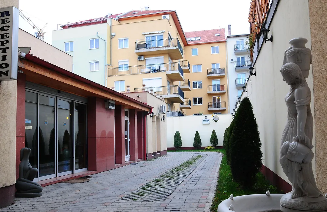 Chesscom Hotel-1
