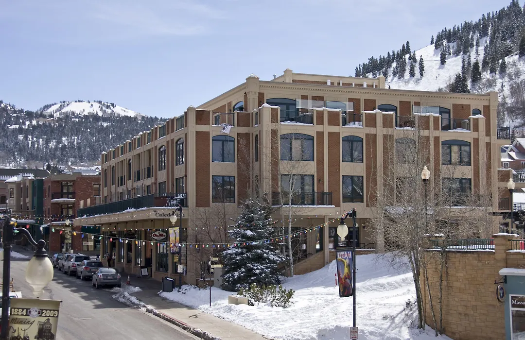 The Caledonian By All Seasons Resort Lodging-1