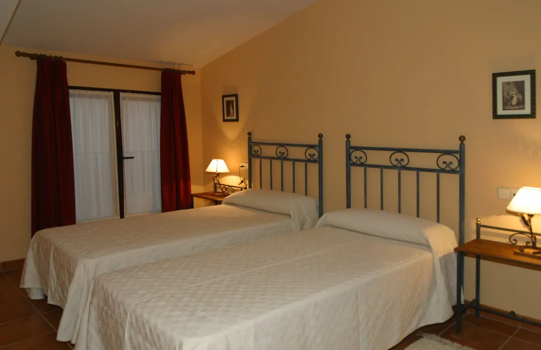 Hotel y apartamentos La Casa Rural-1