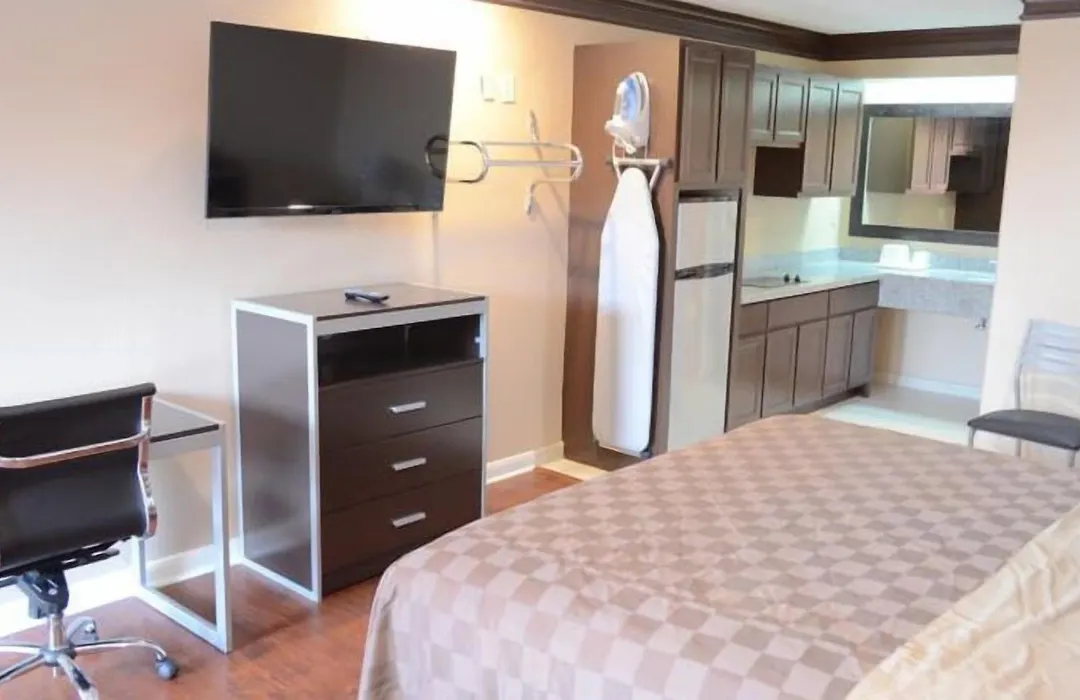 Regency Inn Humble Iah - Intercontinental-1