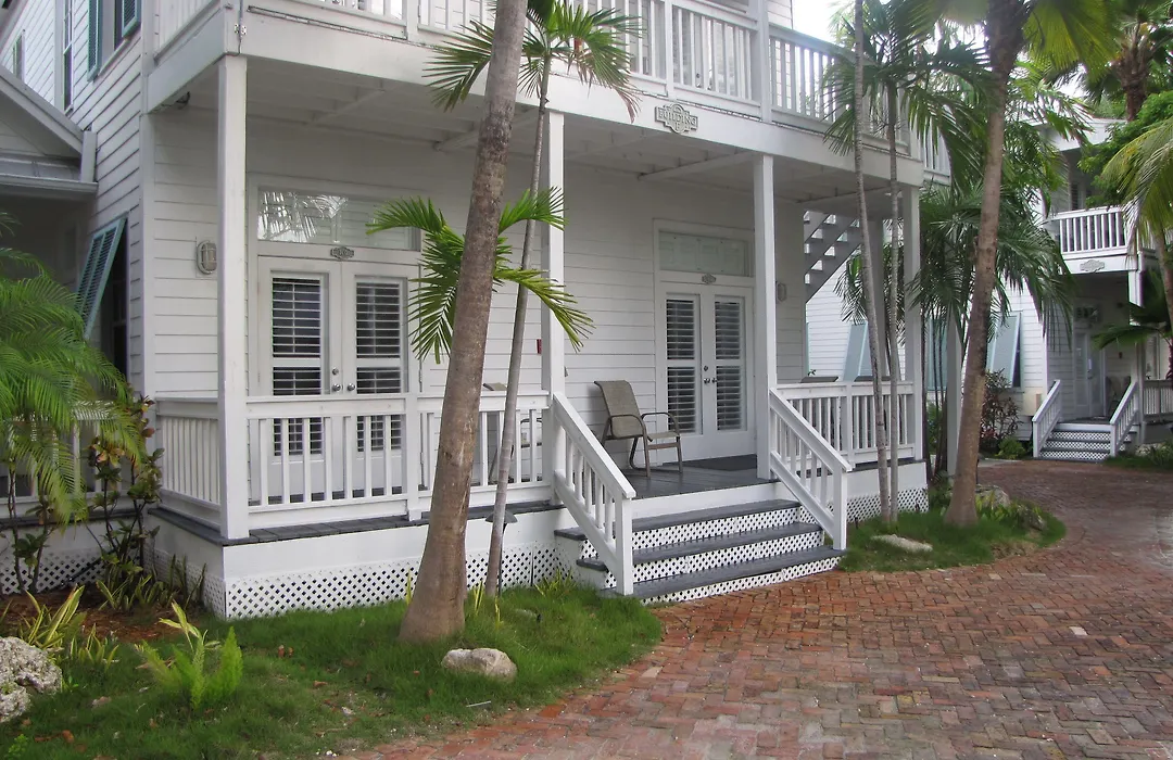 Paradise Inn - Adult Exclusive-1