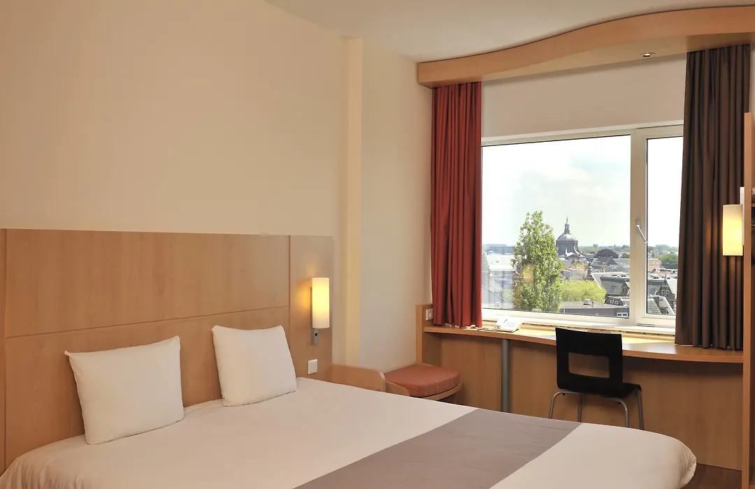 Ibis Leiden Centre-1