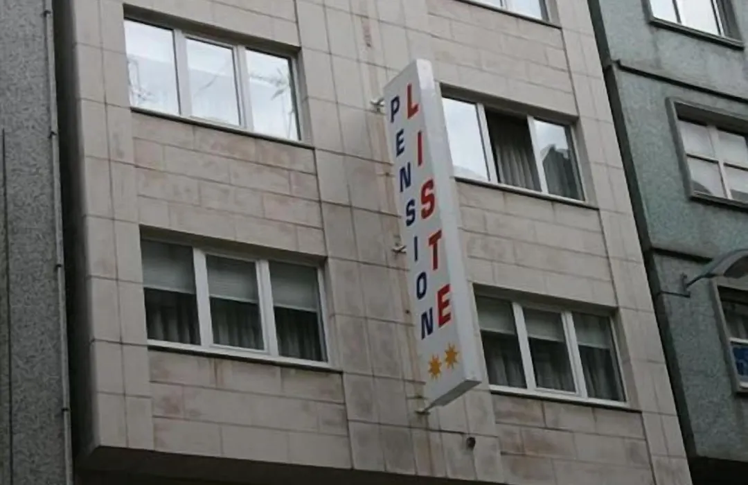 Hostal Liste Station-1