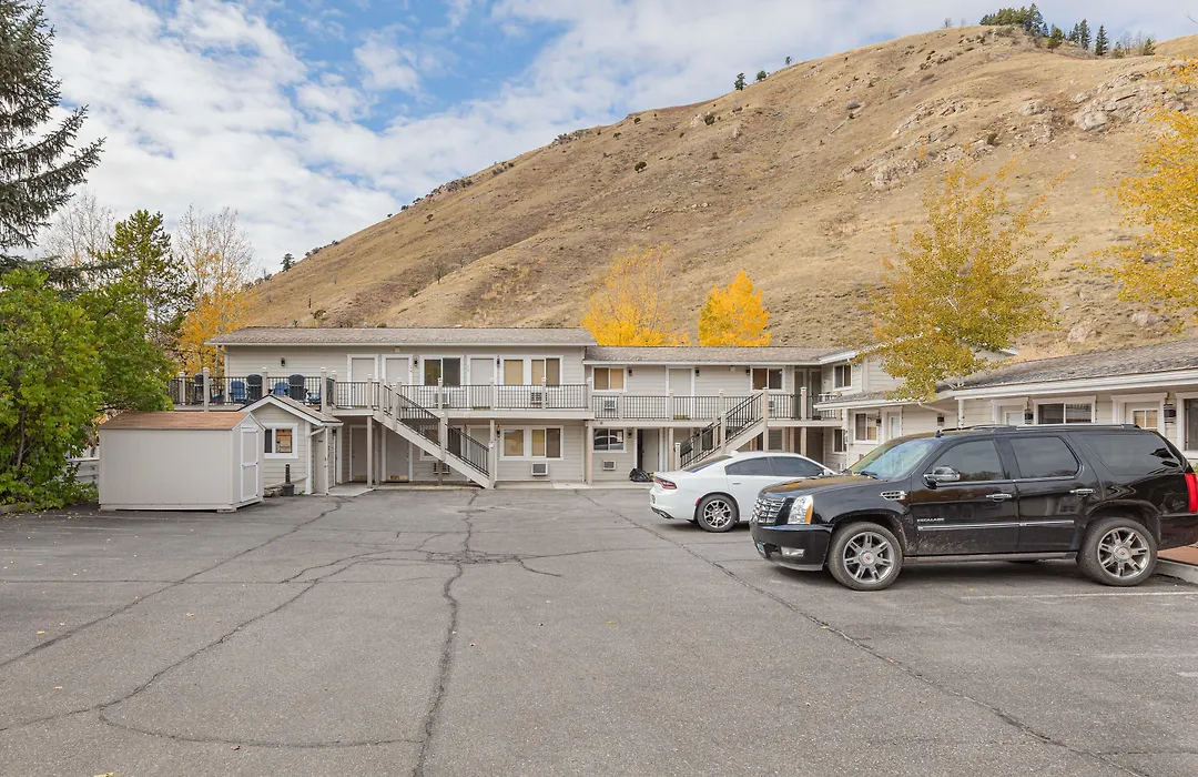 Miller Park Lodge-1