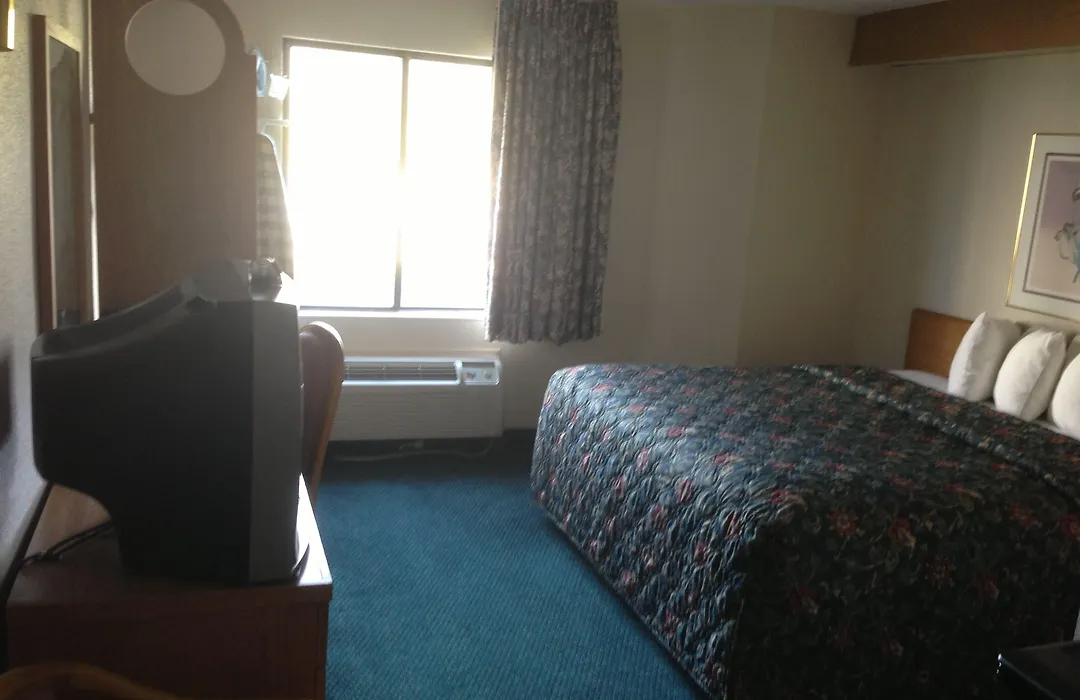 Economy Inn Brunswick-1
