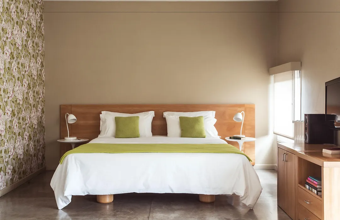 Home Hotel-1