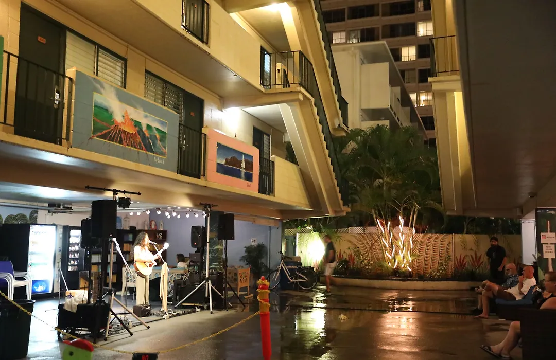Waikiki Beachside Hostel-1