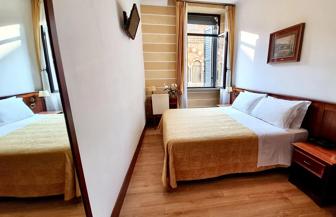 Hotel Aurora-1