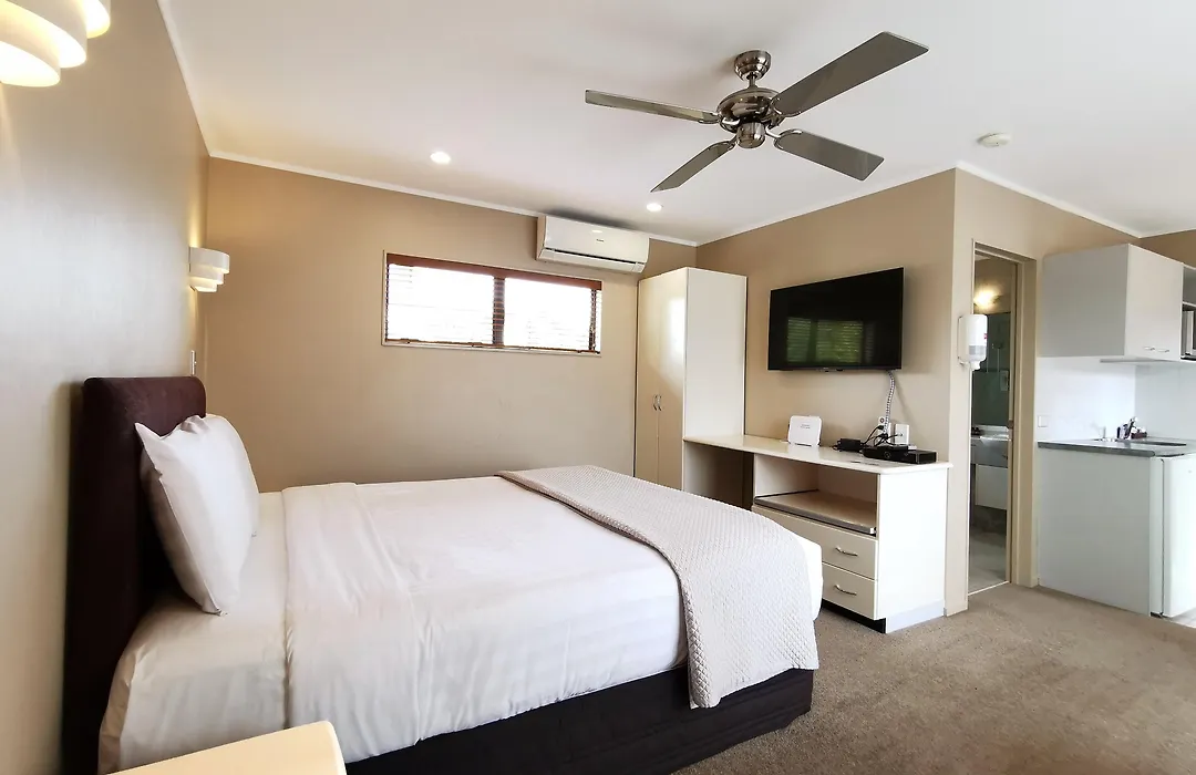 Cornwall Park Motor Inn-1
