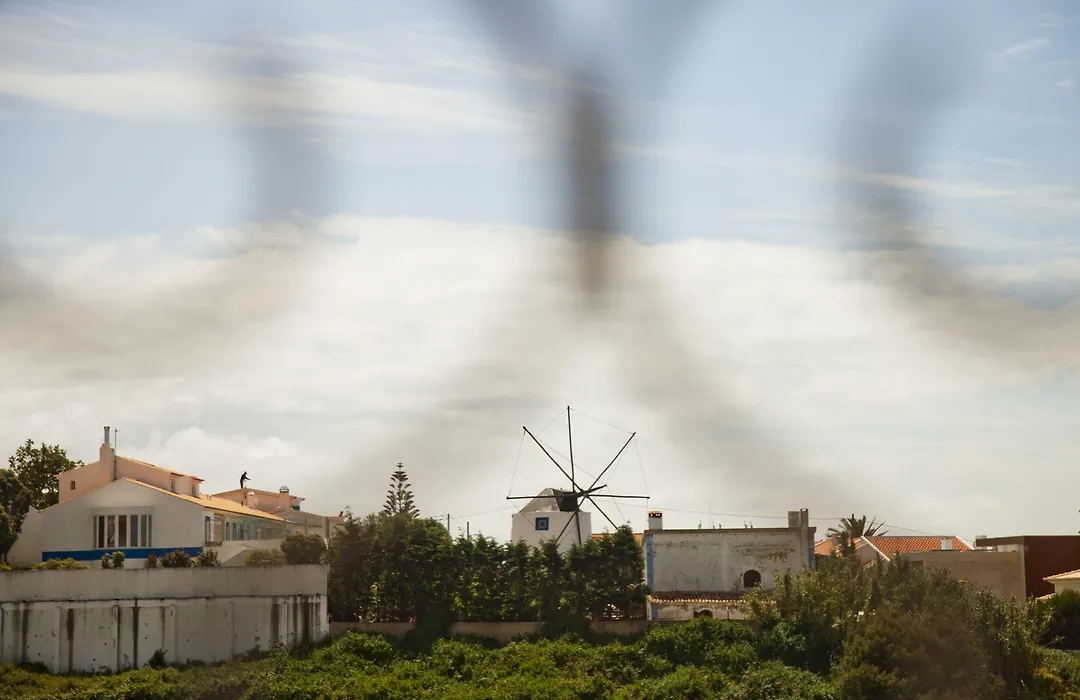 Ericeira Chill Hill Hostel & Private Rooms - Peach Garden-1
