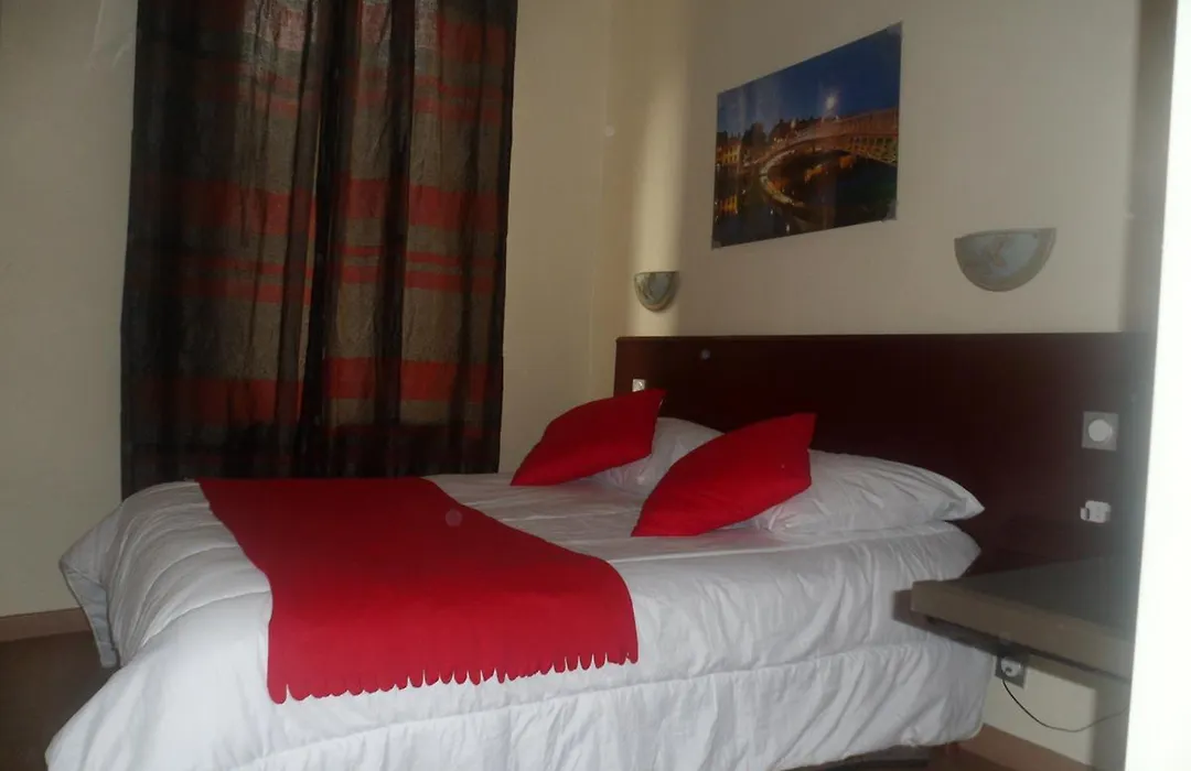 Hotel Victory-1