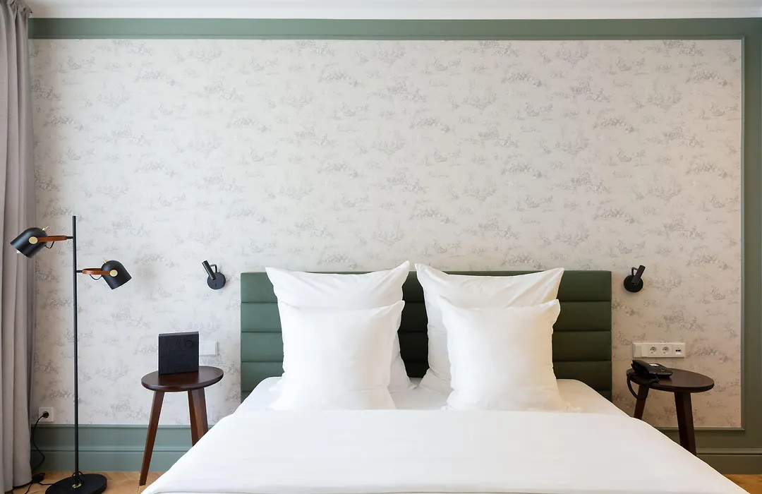 Hotel Perrin - former Carlton-1
