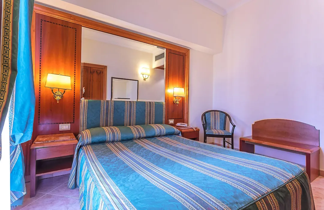 Raeli Hotel Floridia-1