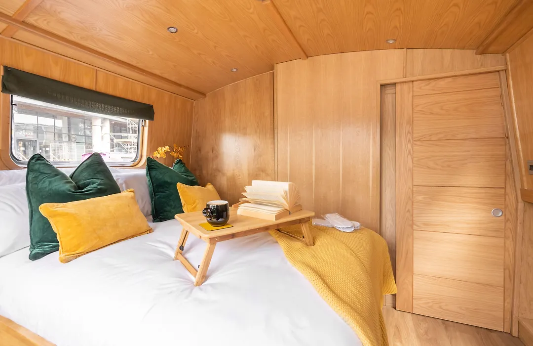 Edinburgh - Houseboats-1