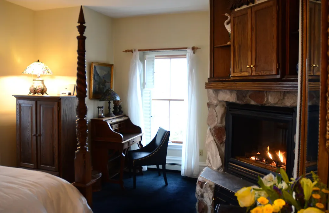 Brasswood Inn-1