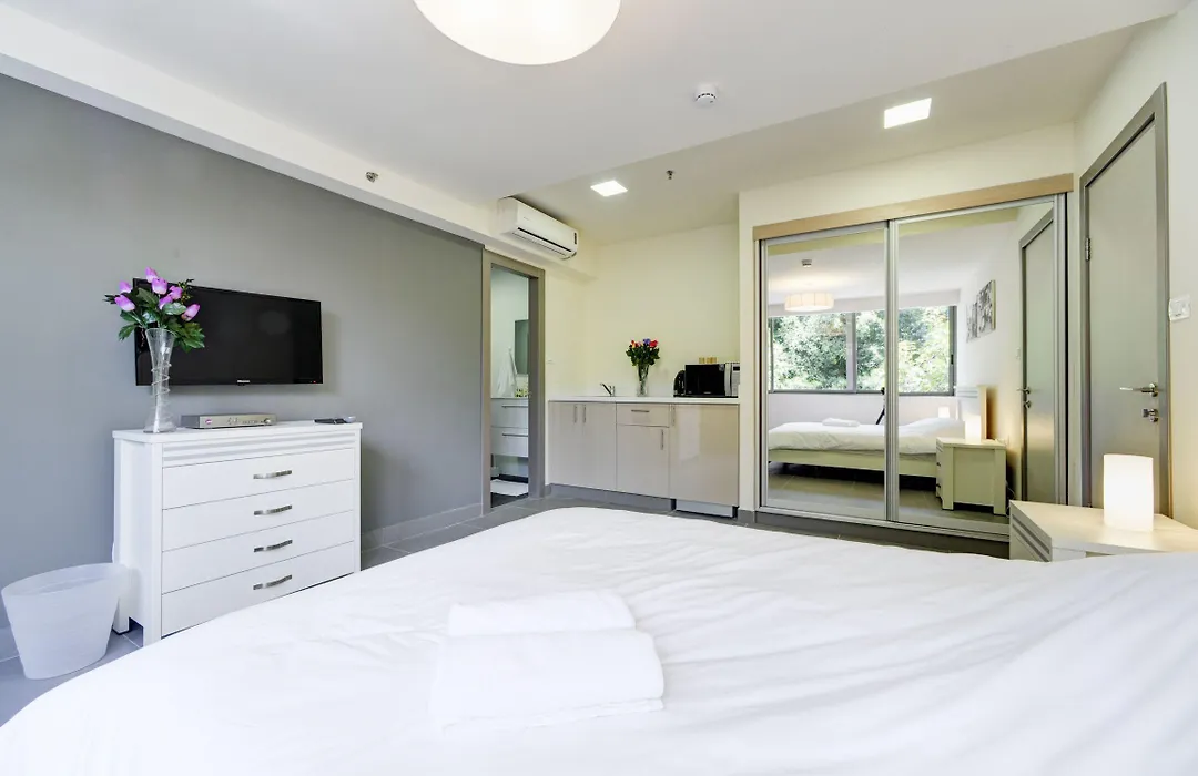 Dizengoff Inn Apartments-1