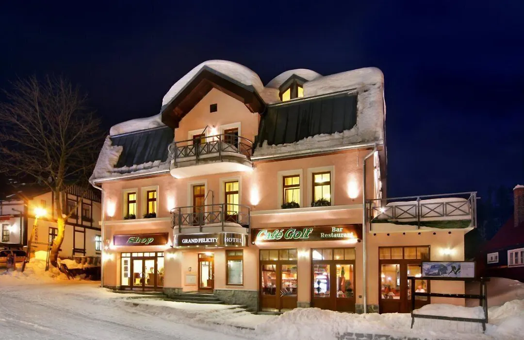 Wellness Hotel Grand-1