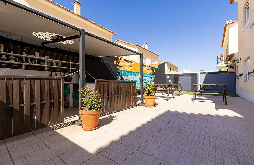 Pineapple Surf House-1