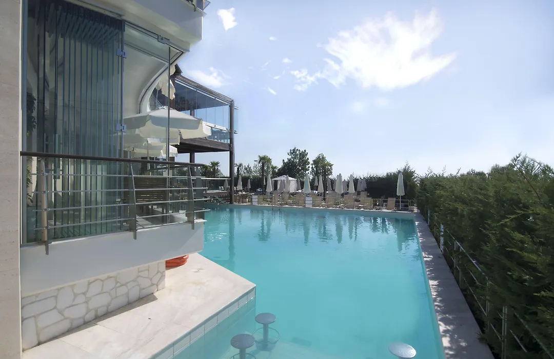 Cosmopolitan Hotel By Ghh-1