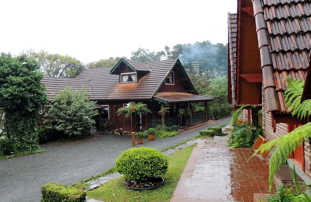Hotel Fioreze Chales-1